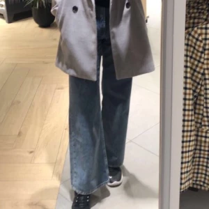 Wide jeans från h&m - Jeans från h&m, använda kanske två gånger🐰. Jätte fina men säljer då den inte kommer till användning längre. Köparen står för frakten🥰❤️