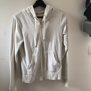 Kofta från Cubus - En kofta i sammet ifrån Cubus! Köpare står för frakt! ♡