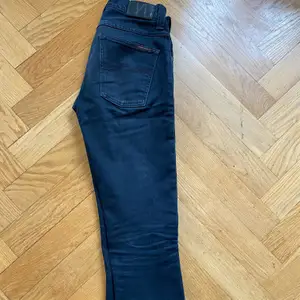 Nudie jeans in great indigo colour. Has been taken up to fit a leg 26/28. Slim straight fit.