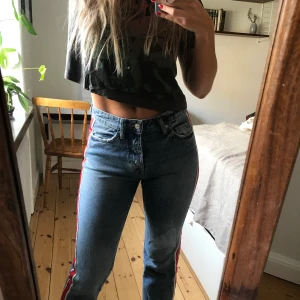 Jeans från Zara Authentic denim by TRF  - Supersnygga Jeans som aldrig kommer till användning tyvärr. 