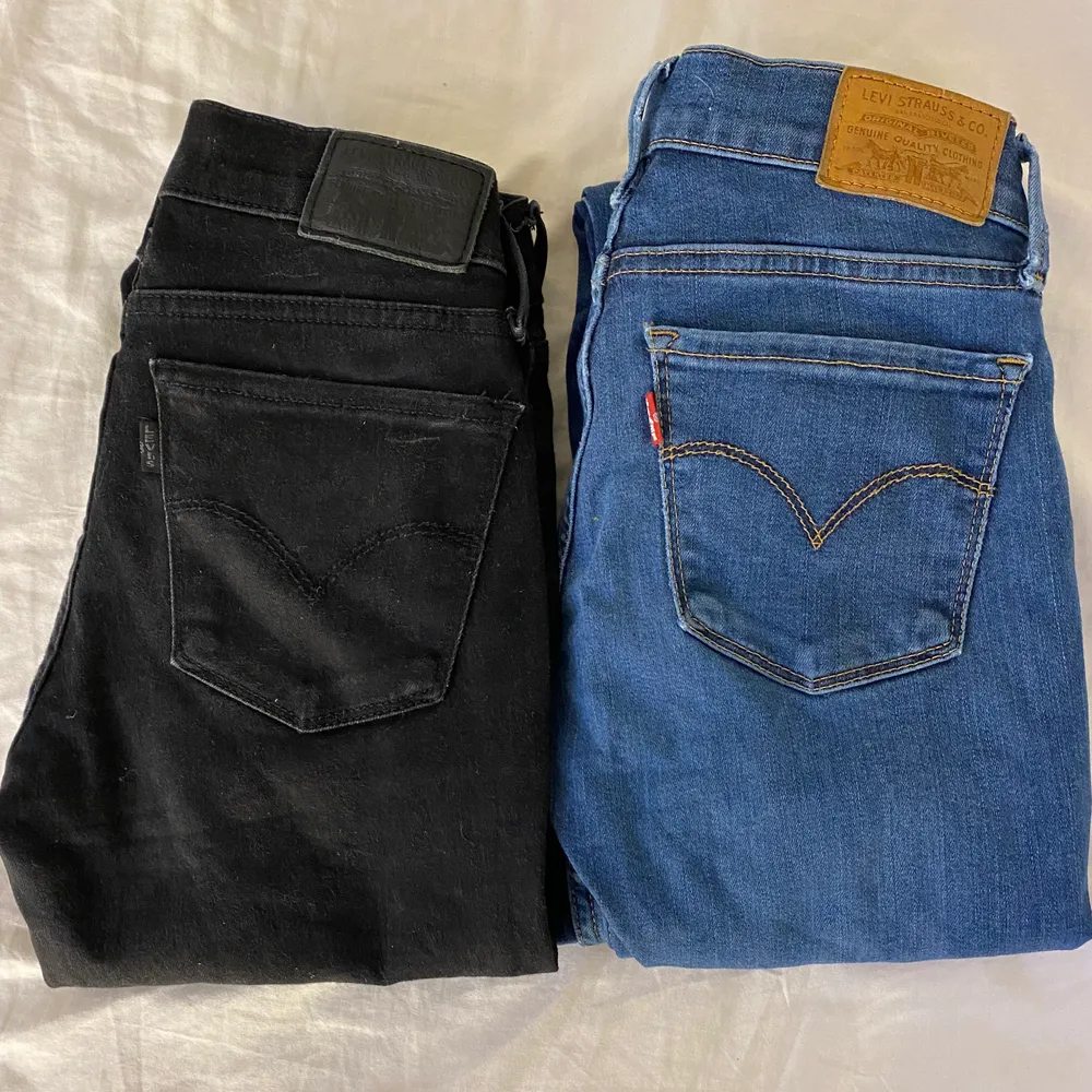 🦋 Svarta jeans storlek 24.                                                       🦋 Blå jeans storlek 24.                                                             Säljes för dom blivit försmå. 200 kr styck!! Frakt tillkommer . Jeans & Byxor.