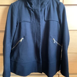 Zara - Snygga jacka från Zara. Perfekt till hösten. Storlek M.