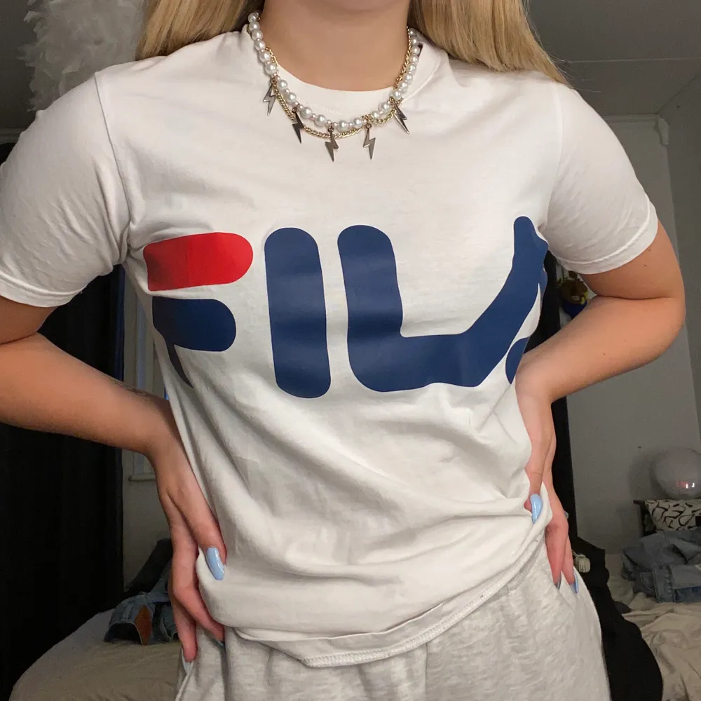 Snygg fila tröja ❤️ köpte den för 249kr 🥰 den är i xs men funkar även till någon som har s❤️du betalt frakt 📦 . T-shirts.