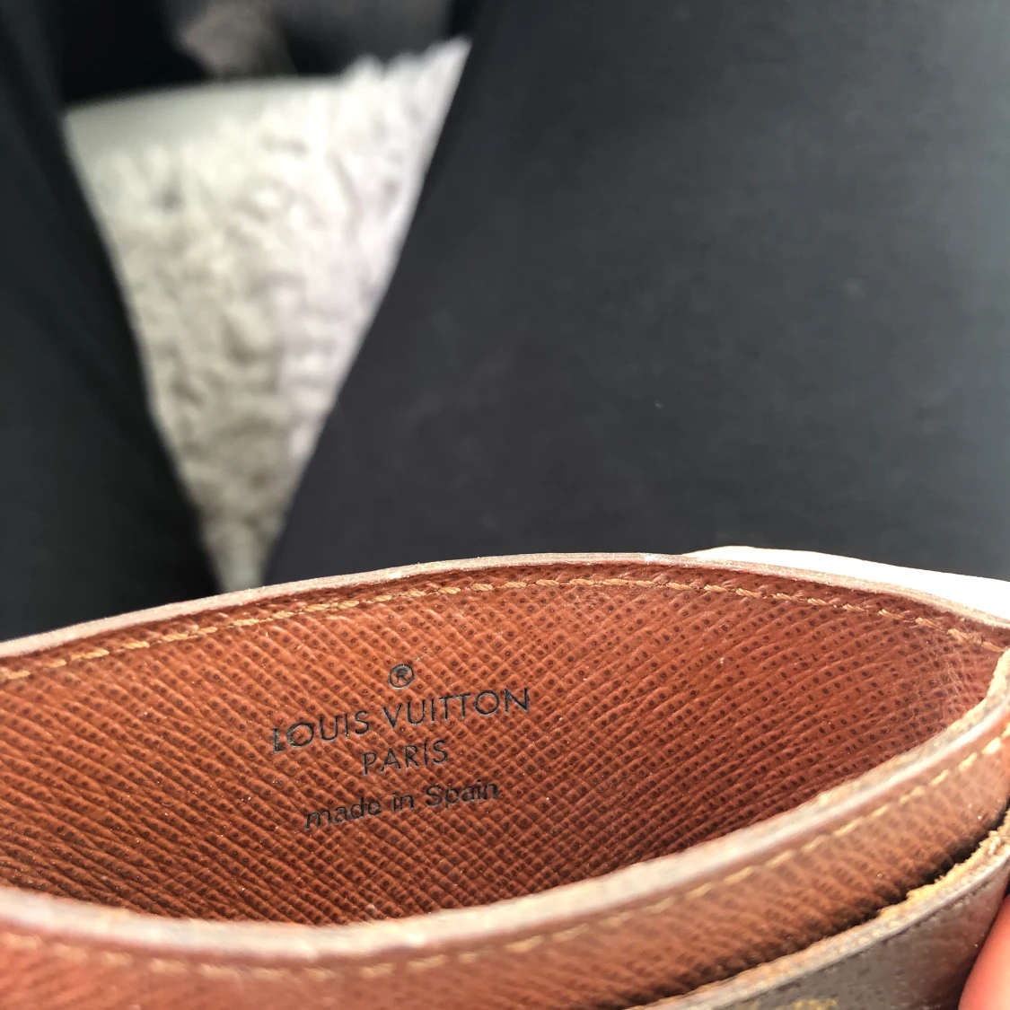 Louis Vuitton   - 90