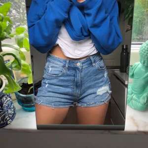 Sköna Shorts - Stretchiga, väl använda men säljs i bra skick! 