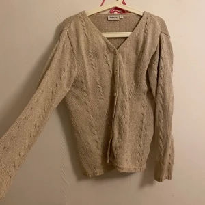 Kofta - Frakt: 66kr, hör av dig för intresse eller eventuella frågor💞💞