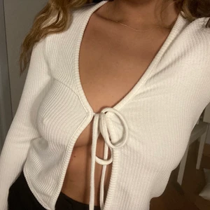 Kofta  - Vit knytkofta. Strl xs 