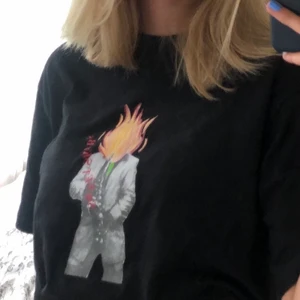 T-shirt - Säljer min t-shirt med ett coolt tryck på från junkyard för att jag aldrig använder den. ✨