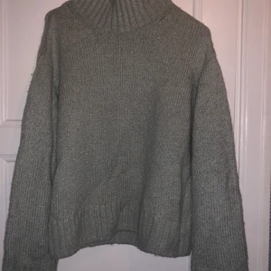 Stickad tröja - Ljusgrön/grå varm stickad ylletröja 