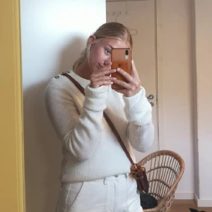 Bikbok x Mohair Blend stickad tröja - Säljer vidare denna jättefina stickade tröja som jag köpt här på plick. Den är i bra skick och kommer ifrån bikbok💞 frakt tillkommer till priset! 💓