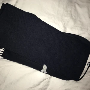 Halsduk marinblå  - Oanvänd 