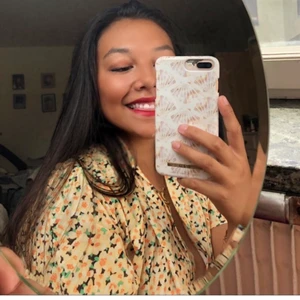 Somrig topp LOAVIES - En somrig gul topp från Loavies! Knappt använd pga fel storlek! 