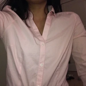 Rosa skjorta - Rosa skjorta använts få antal gånger storlek S, skriv om ni är intresserade 