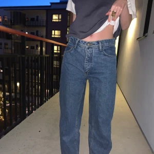 Baggy jeans  - Nästan helt oanvända skit coola bagge jeans! Passar runt M.     Många är intresserade så buda i kommentarerna 💞 budgivningen avslutas : Tors klockan 4! 