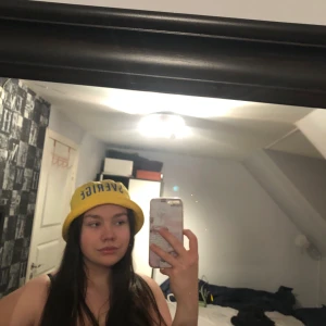 Fiskehatt - Fiskehatt med Sverigetryck från VM 2018, nypris 199kr. Köparen står för frakten OBS finns billigare frakt men paketet är isåfall inte spårbart!