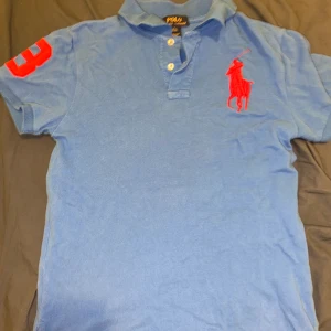 Raulph Lauren  - Raulph Lauren piké , säljer pga att den är för lite, använd ett par fåtal gånger