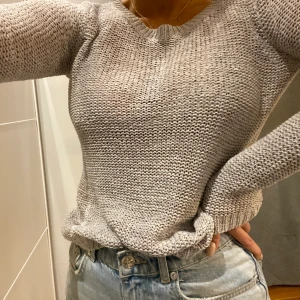 Stickad tröja  - Stickad tröja i märket ONLY! Köpt för länge sedan men knappt använd🥰 
