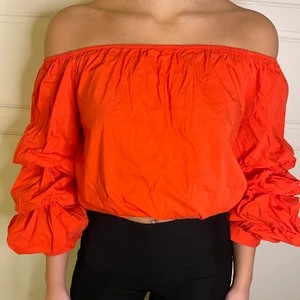 Topp - Superfin röd blus i storlek S från Zara men passar även XS och M! 70kr+frakt:)