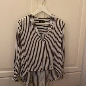 Blus från Zara - Blus från Zara i mycket bra skick 