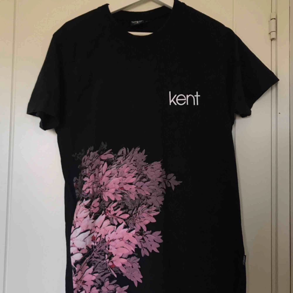 Kent T-shirt i superbra skick! | Plick Second Hand