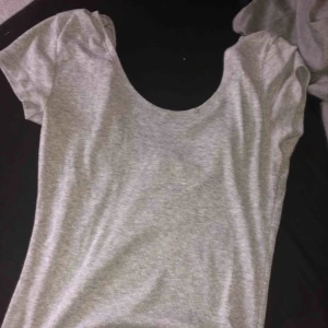  - Ribbad tröja från Gina. Nyskick, köpt för 160kr säljs för 80kr + 25kr frakt💘