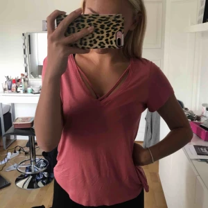  - En jättesöt rosa t-shirt från ginatricot 