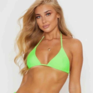  - Bikini topp från Pretty little things. Egna bilder går att fås vid intresse 💗