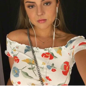  - Fin offshoulder top! Frakt 30:- f