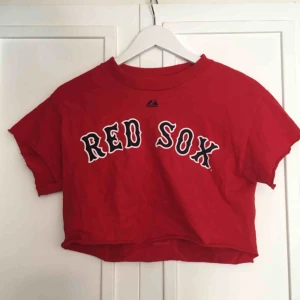  - Red sox cropped tröja som köptes från beyond retro!