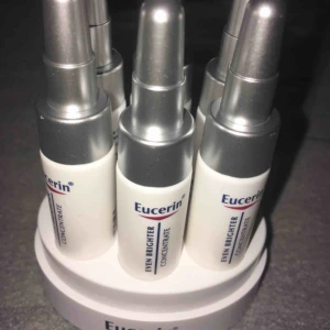  - Ansiktsserum från apoteket som kan bidra till att reducera djupa rynkor, exempelvis i pannan Passar alla hudtyper 6x5ml  Säljer alla för 180 eller 1 för 30Jag fraktar inte vi kan mötas upp i frölundatorg eller nordstan eller så kan vi diskutera vart❤️