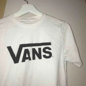  - Vans t-shirt  Använd 2 gånger  Inga fläckar 