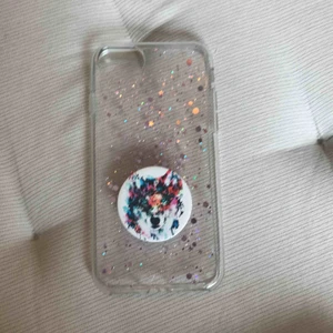  - Detta är en popsocket och ett skal till 6/7/8 Skal org pris : 80  Popsockets org pris : 100 