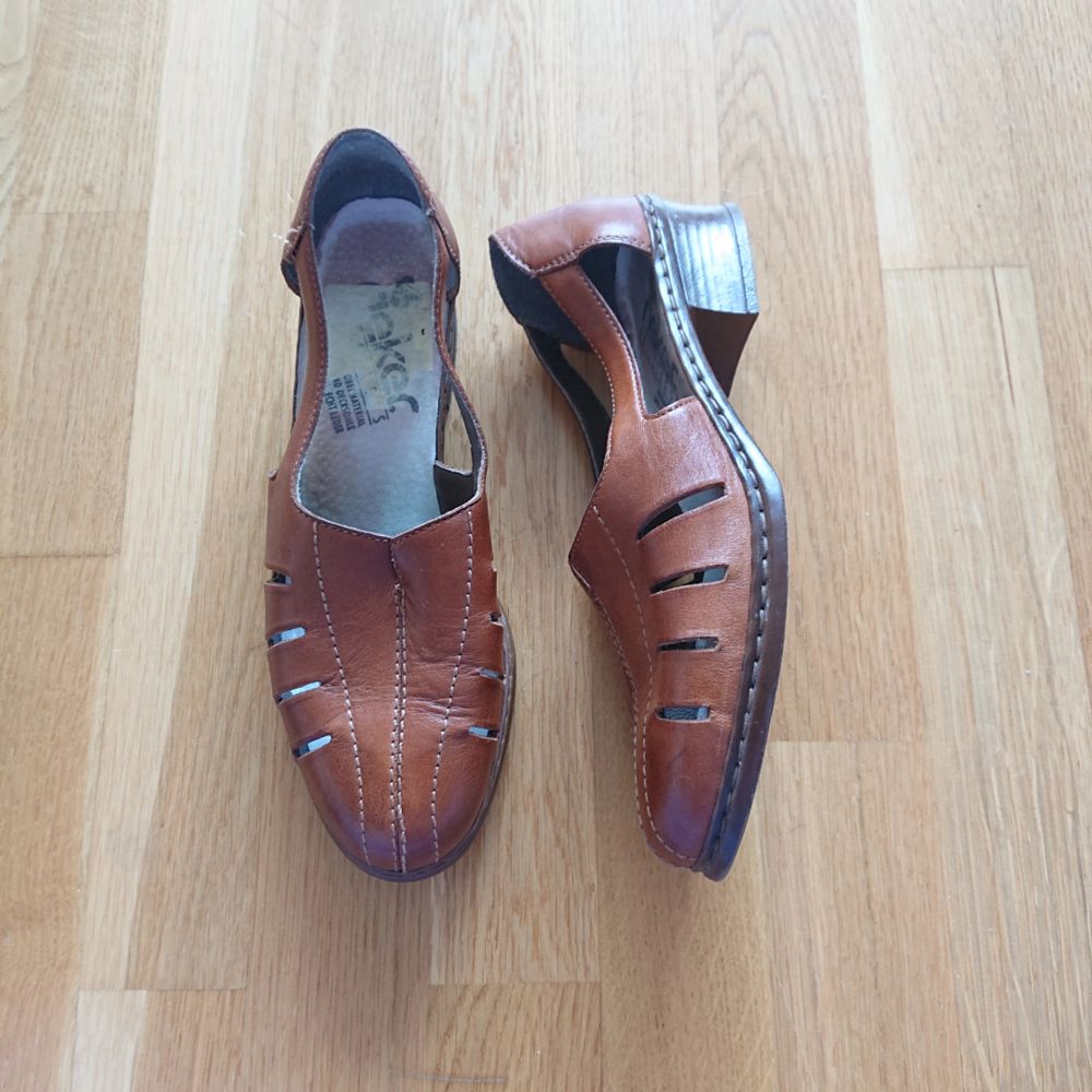 Vintage sandaler i fint skick! . Skor.