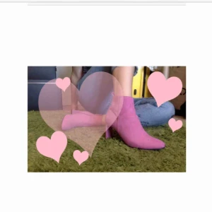  - 💕 Asballa klackar i hot pink !! 💕  Riktigt snygga till ett par jeans eller en cool klänning !!  Några få fläckar som knappt syns.  Köpta för 400kr, frakt ingår 💖