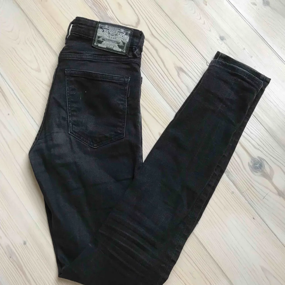 Snygga tajta jeans från Crocker. Storlek 25/32 i modell pow high. Smala jeans👍. Jeans & Byxor.