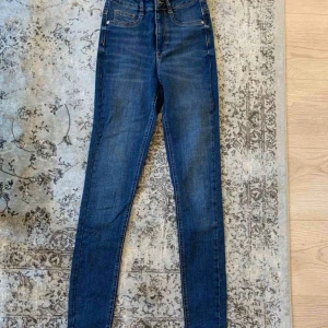  - Helt nya Molly jeans. Aldrig använda. 