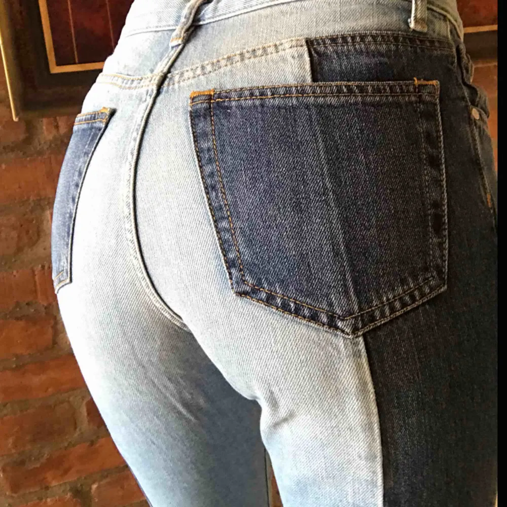 Ett par fina jeans. Helt oanvända. Lite stora i storlek så dem funkar som S . Jeans & Byxor.