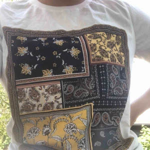  - Helt ny t-shirt från Ginatricot med tryck🖤🖤🖤🖤