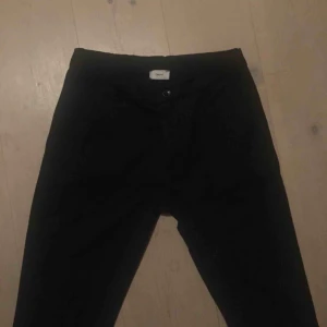  - Kostymbyxor, sparsamt använda. Raka och långa