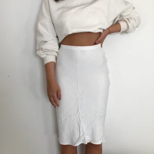 MIDIKJOL  - MIDIKJOL från Zara, superskön och jättesnygg!