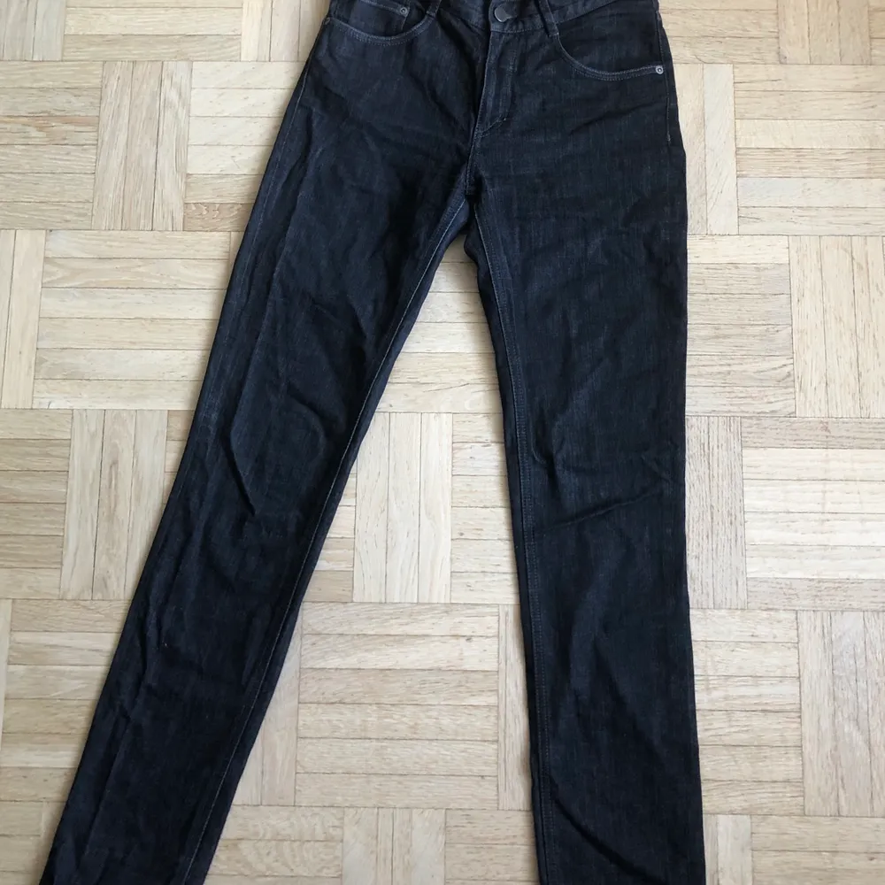 Jeans från Tiger of Sweden i storlek 38. Modell Bessy. Använda ett fåtal ggr. Som nya. . Jeans & Byxor.