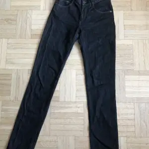 Jeans från Tiger of Sweden i storlek 38. Modell Bessy. Använda ett fåtal ggr. Som nya. 