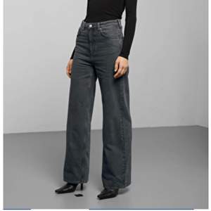 Säljer mina snygga, långa och populära ace jeans från weekday🤩 frakt tillkommer