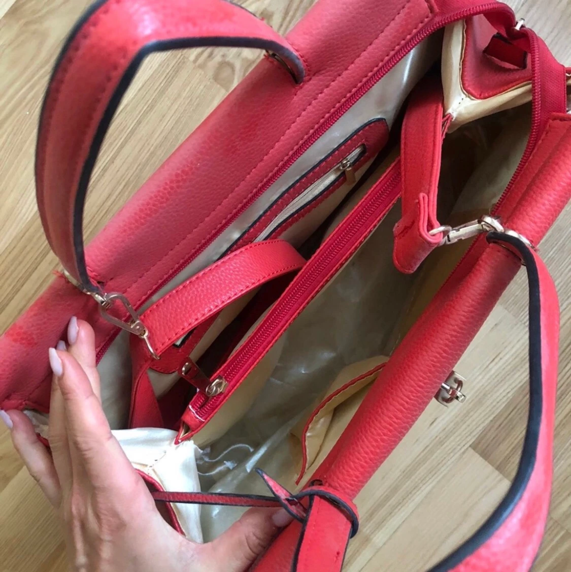 Röd handväska - 90