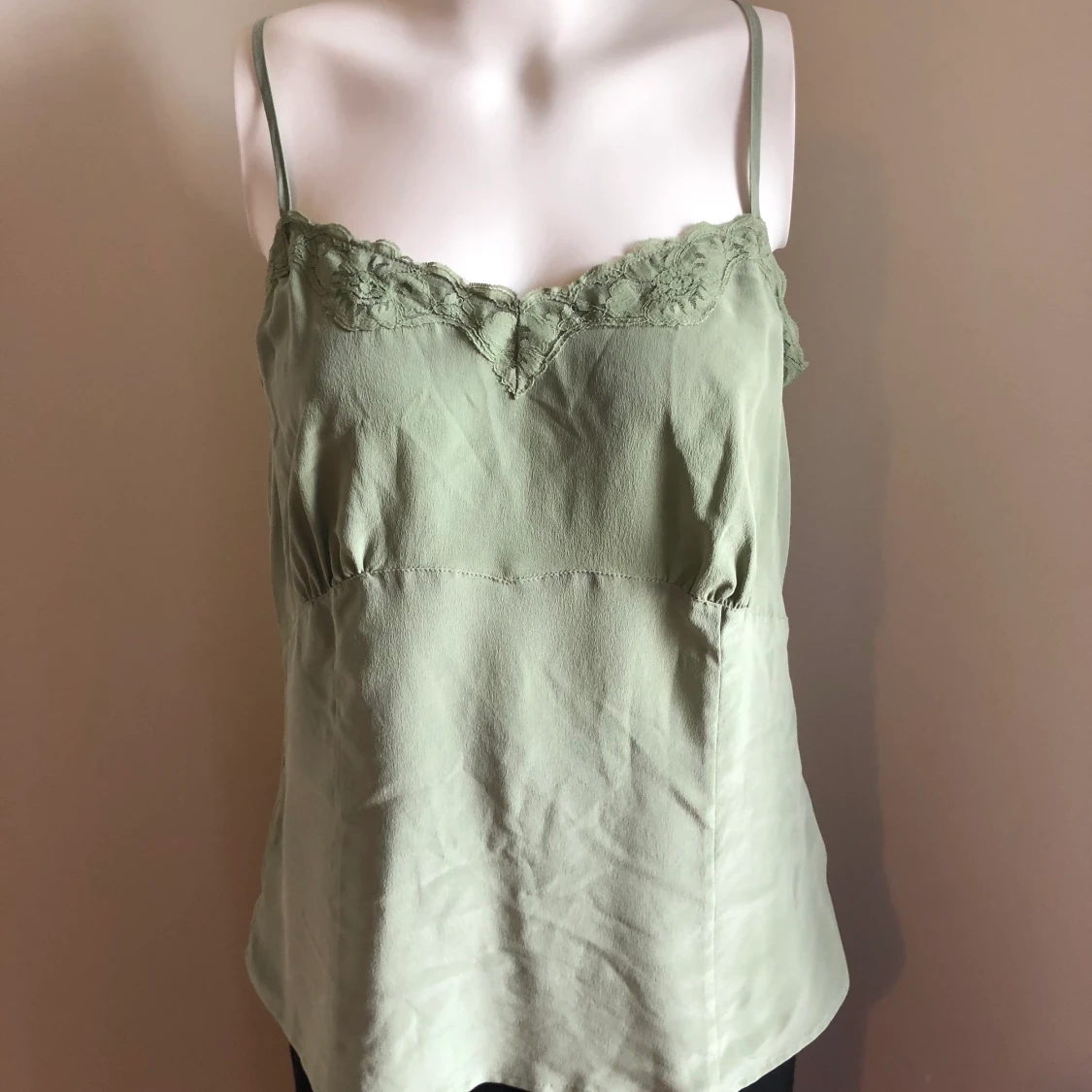 Ljusgrönt Linne i siden Noa Noa