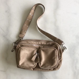 Connie bag Gina Tricot - Connie bag från Gina Tricot. Oanvänd! Nypris 349kr. 