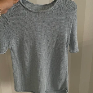 Stickad topp  - Super fin ljusblå stickad topp 