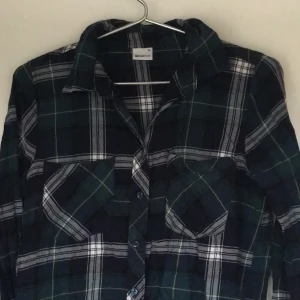 Skjorta, Gina tricot  - Fin skjorta från näst intill oanvänd