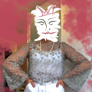 Blommig tröja i nyskick - Otroligt fin tröja som jag använt endast under en kväll. Nyskick i strl 36/S