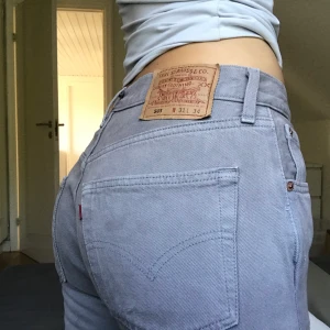 Levis 501 vintage - Superfina vintage levis jeans i storlek 31 (sitter som en 27/28)😍 jag är 169 och byxornas längd är perfekt för mig